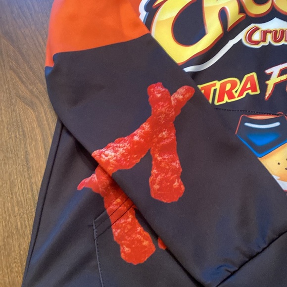 Cheetos sweatshirt - Picture 3 of 4